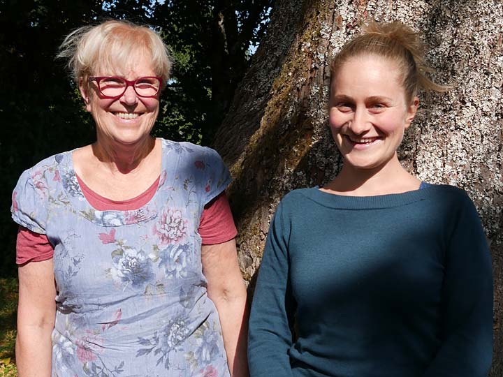Ingrid Lagemann (links) und Janine Lückerath von KlimaWelten Hilchenbach.
